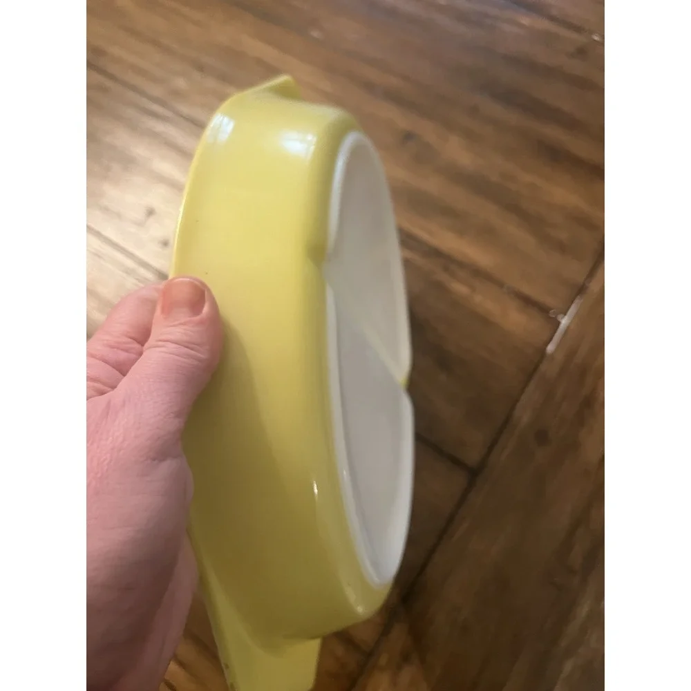 Vintage Pyrex 1 - 1/2 Qt. Divided Oval Dish, Yellow & White Ovenware made in USA